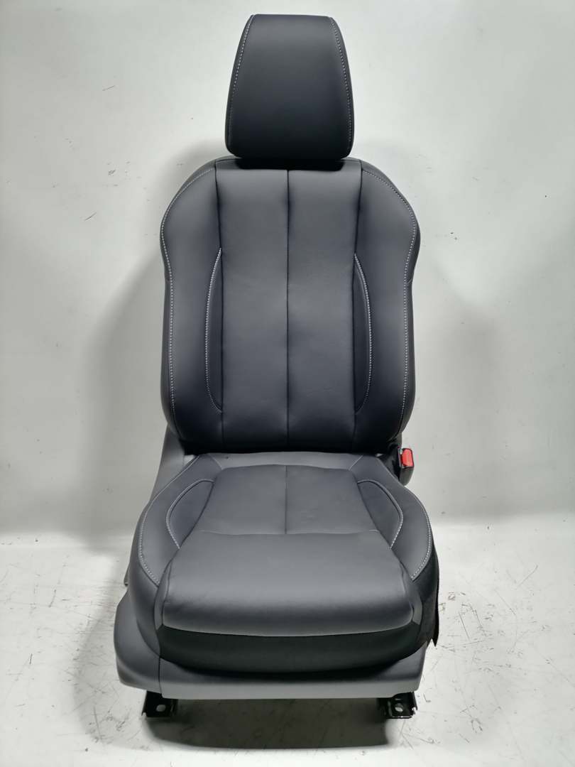 Mitsubishi Eclipse Cross GL3W original Ledersitz vorn rechts Beifahrersitz elektrisch Bj.2023